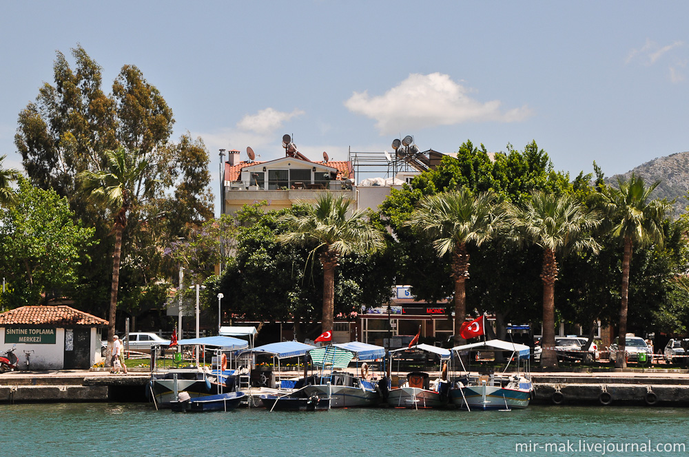 Поскольку Дальян – популярный курорт, на берегу реки расположено множество гостиниц, ресторанов и лодочных станций. Дальян, Турция