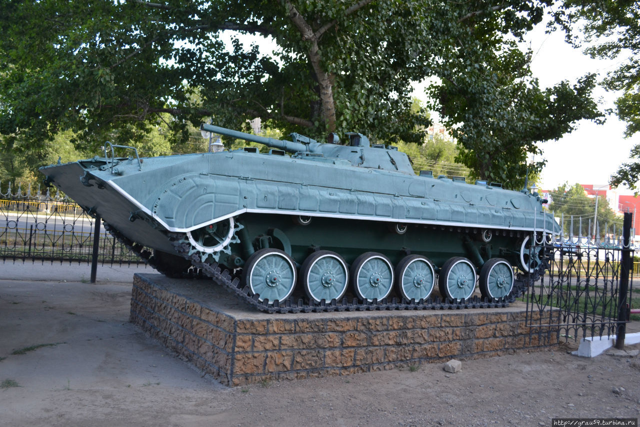 БМП у военкомата / BMP at the recruiting office