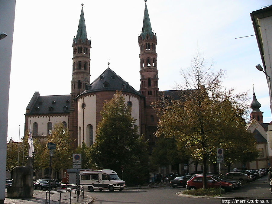 Вюрцбург: колокольный звон в хрустальном бокале Вюрцбург, Германия