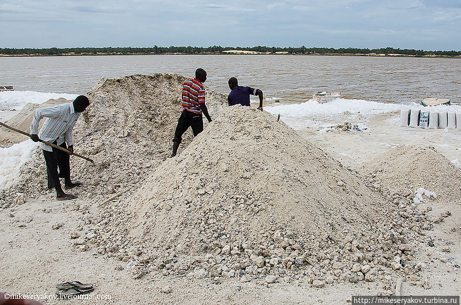 Розовое Озеро Сенегала Озеро Ретба, Сенегал Розовое Озеро Сенегала Озеро Ретба, Сенегал