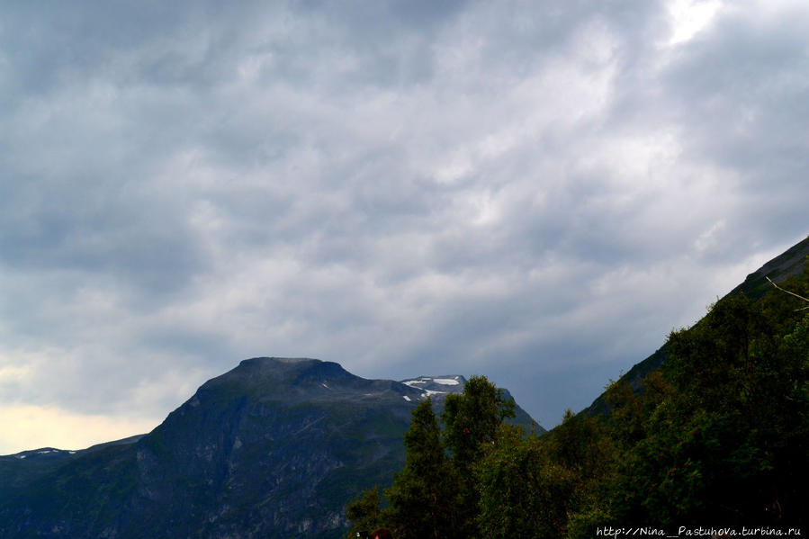Дорогой орлов к Гейрангерфьорду Гейрангер - Гейрангерфьорд, Норвегия Дорогой орлов к Гейрангерфьорду Гейрангер - Гейрангерфьорд, Норвегия