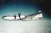 Бомбардировщик B-29 выполняет задание в 1945-м году