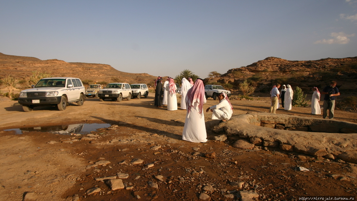 Ayun Al Seeh — Дыры от метеоритов Эр-Рияд, Саудовская Аравия
