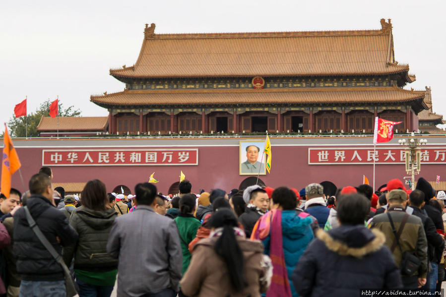 Мао и самая большая площадь в мире Пекин, Китай