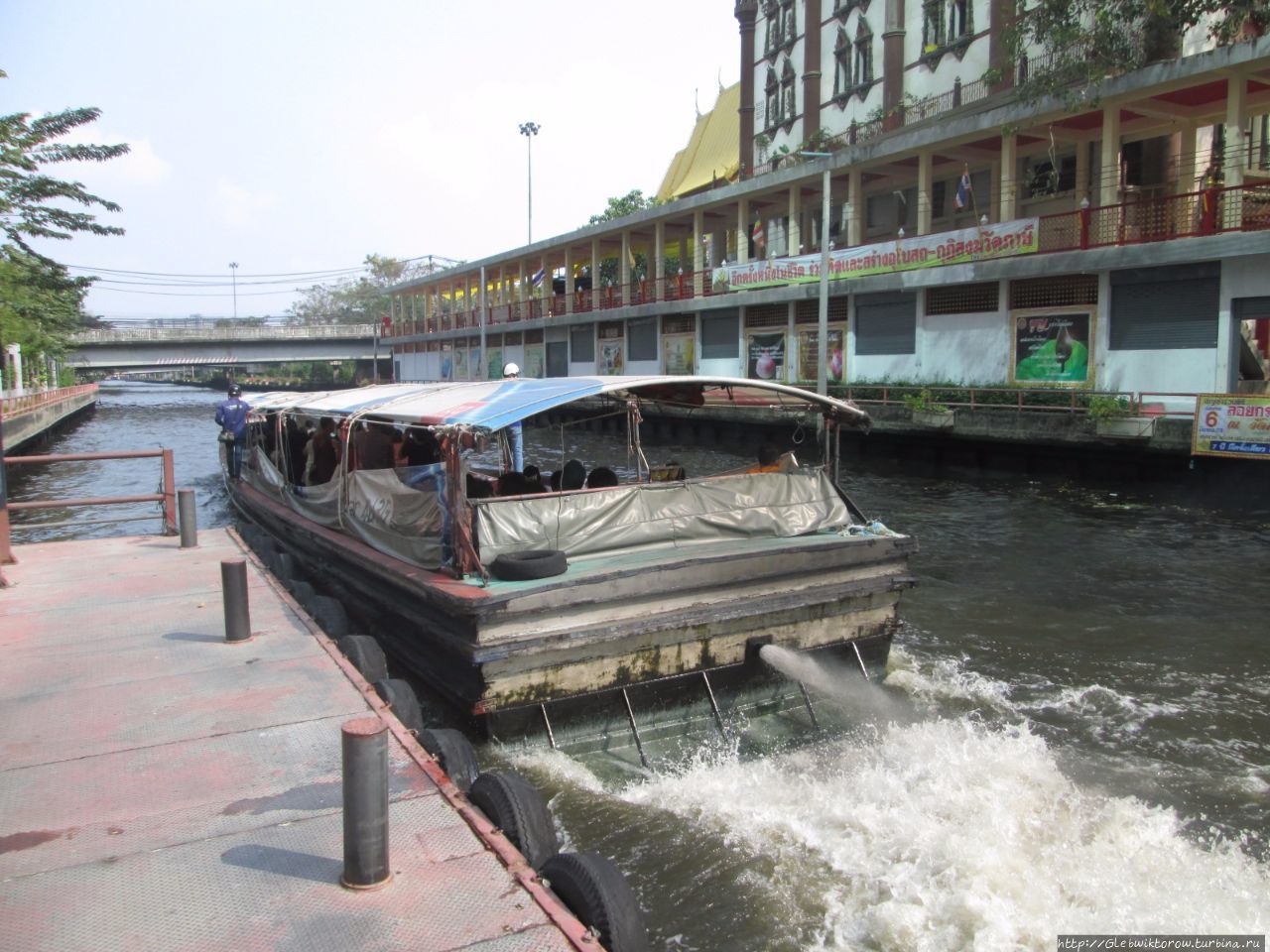 Поездка по городу речным транспортом Бангкок, Таиланд