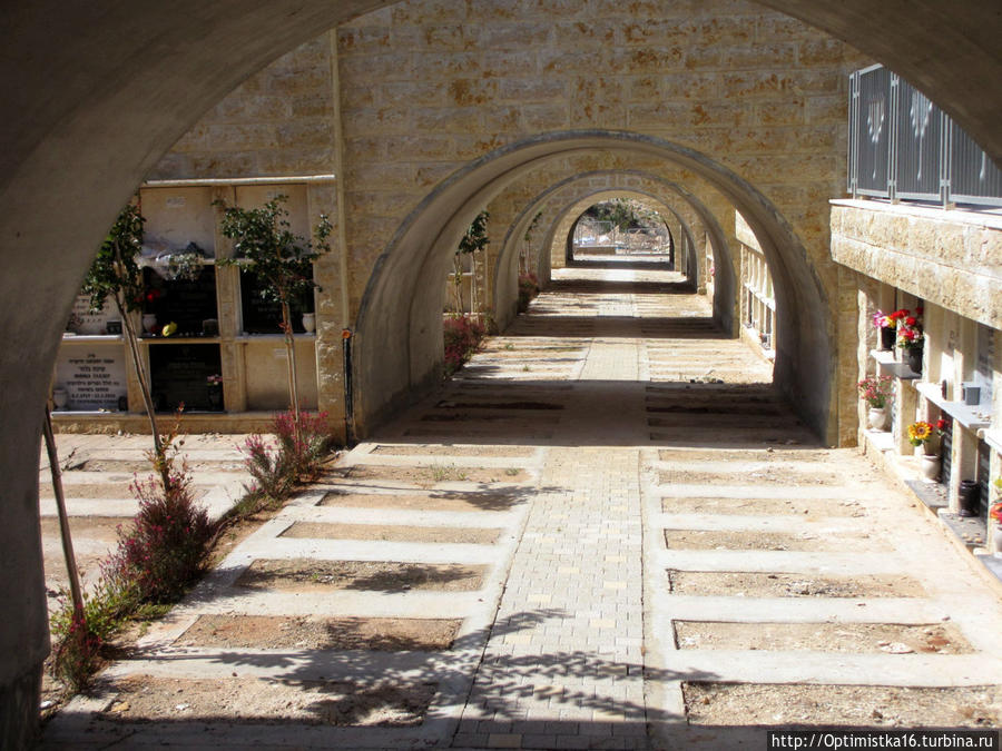 А на кладбище всё спокойненько... Хайфа, Израиль