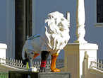 интересные скульптуры львов по периметру площади, о них мы успели поговорить в материале http://turbina.ru/guide/Ponse-Puerto-Riko-97847/Zametki/Lvy-Ponse-originalnyy-sposob-potchtit-svoikh-so-gorozhan-85944/