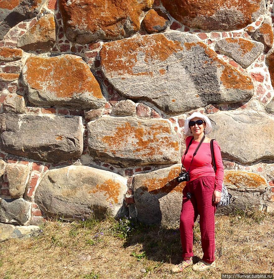 Кладка башен сделана из камней, собранных в болотах острова Соловецкие острова, Россия