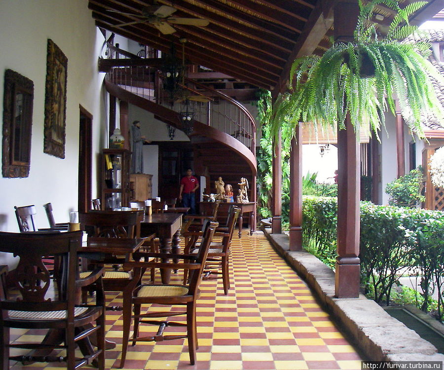 Внутренний дворик Gran France Гранада, Никарагуа