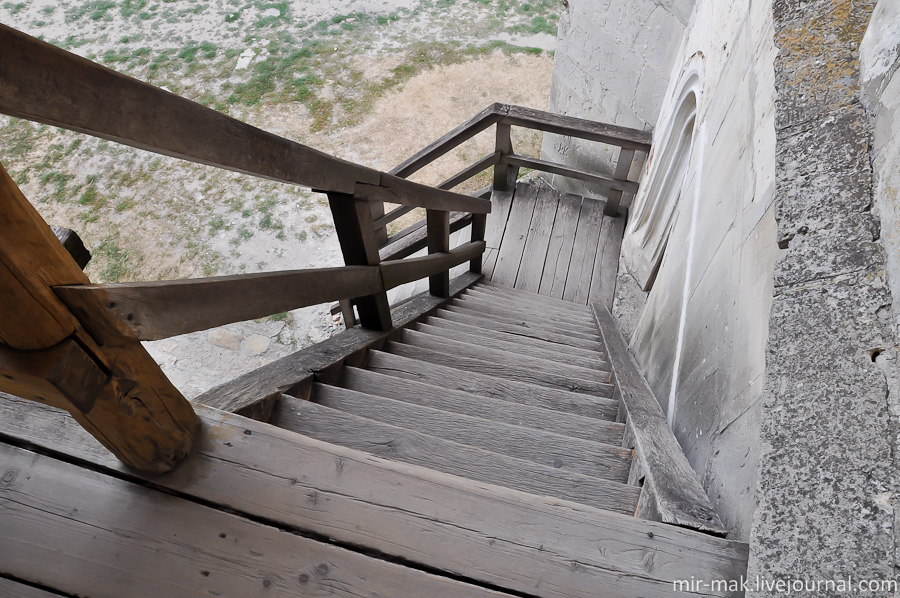 Эта лестница ведет в музей. Хотин, Украина