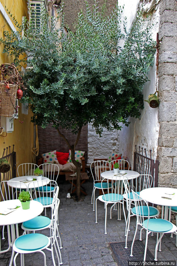 а какое уютное кафе — чистая Греция Ксанти, Греция