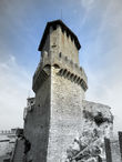 Самая высокая башня 1-го форта делла Пенна построена в виде 5-угольника.