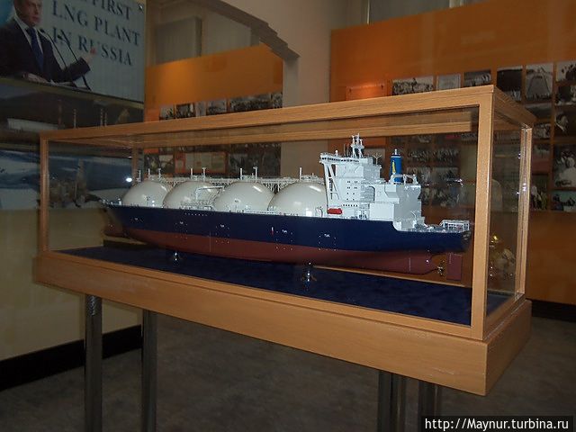 Танкер для транспортировки сжиженного газа. Танкер для транспортировки сжиженного газа.