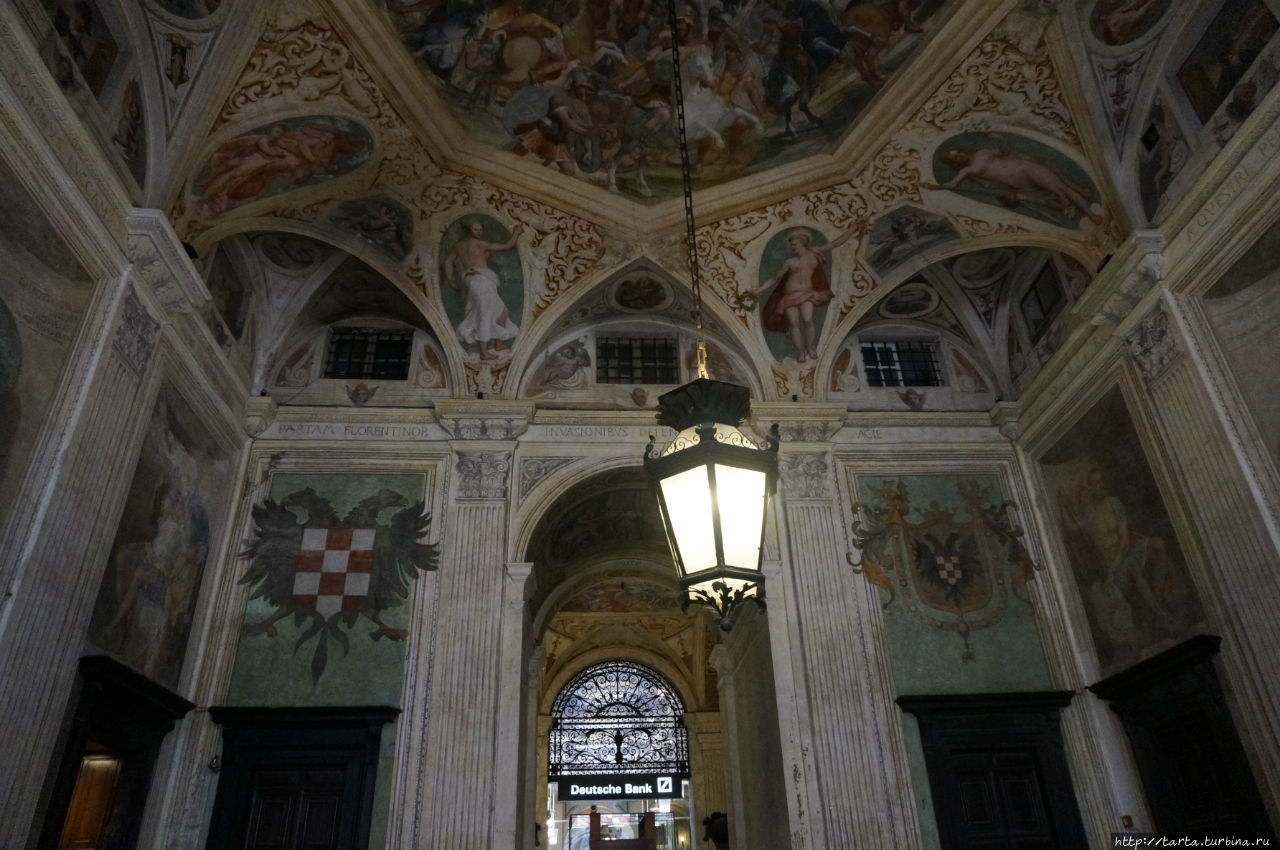 Прелестные дворики старой Генуи Генуя, Италия