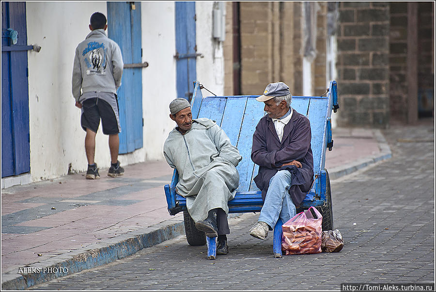 Торговцы...
* Эссуэйра, Марокко