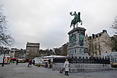 В восточной стороне площади расположен памятник Вильгельму II, который после европейских революций 1830 года стал королем Нидерландов и одновременно Великим Герцогом Люксембургским, в честь него и названа площадь.