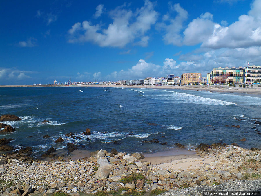 Вот и самый серферонасыщенный пляж Порту, Португалия