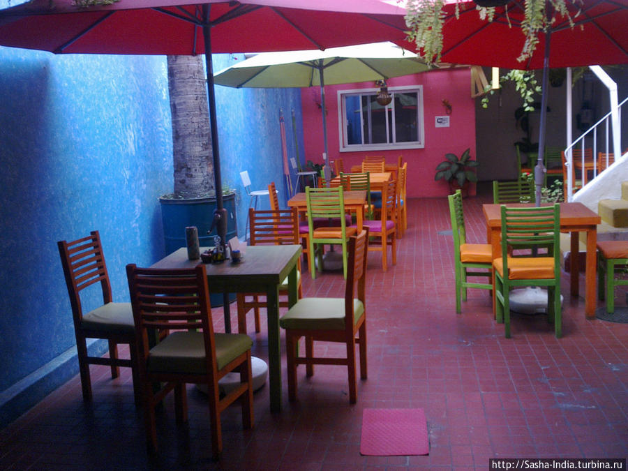 На первом этаже кафе 
где можно просто посидеть с ноутбуком Гвадалахара, Мексика