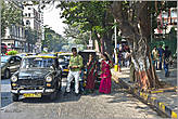 Такси — популярное средство передвижения в городе...
*