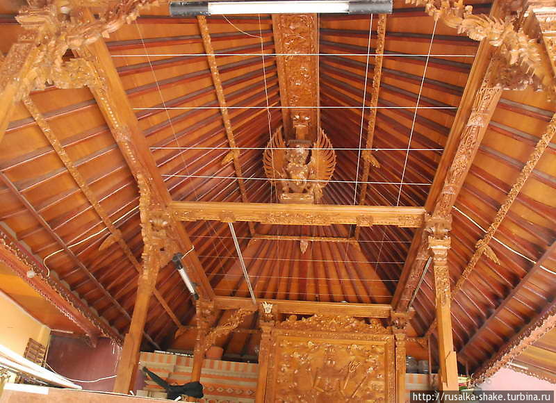 Откуда рис во лбу Кута, Индонезия Откуда рис во лбу Кута, Индонезия