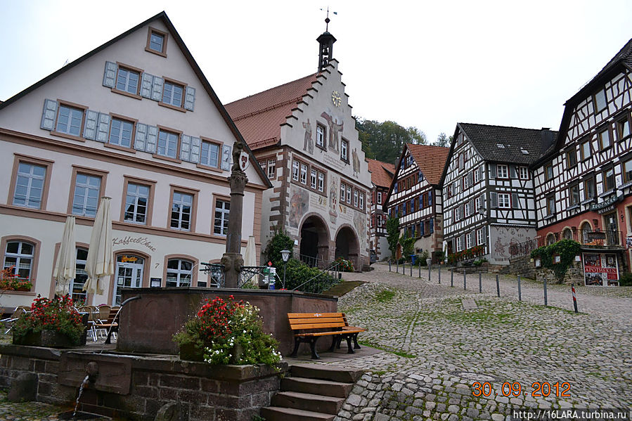 на которой находится Ратуша и фонтан на которой находится Ратуша и фонтан