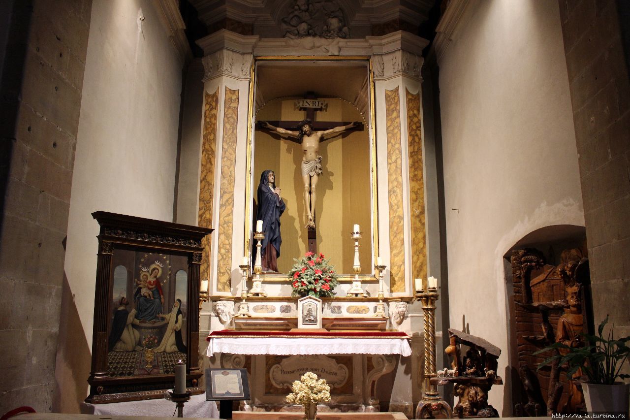 Церковь Всех Святых. Флоренция Флоренция, Италия Церковь Всех Святых. Флоренция Флоренция, Италия