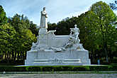 Памятник Франческо Петрарке