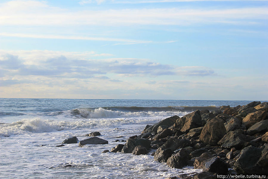 Такое ласковое Тирренское море сейчас холодно и неприступно. Морю тоже нужен покой. Ламеция-Терме, Италия Такое ласковое Тирренское море сейчас холодно и неприступно. Морю тоже нужен покой. Ламеция-Терме, Италия