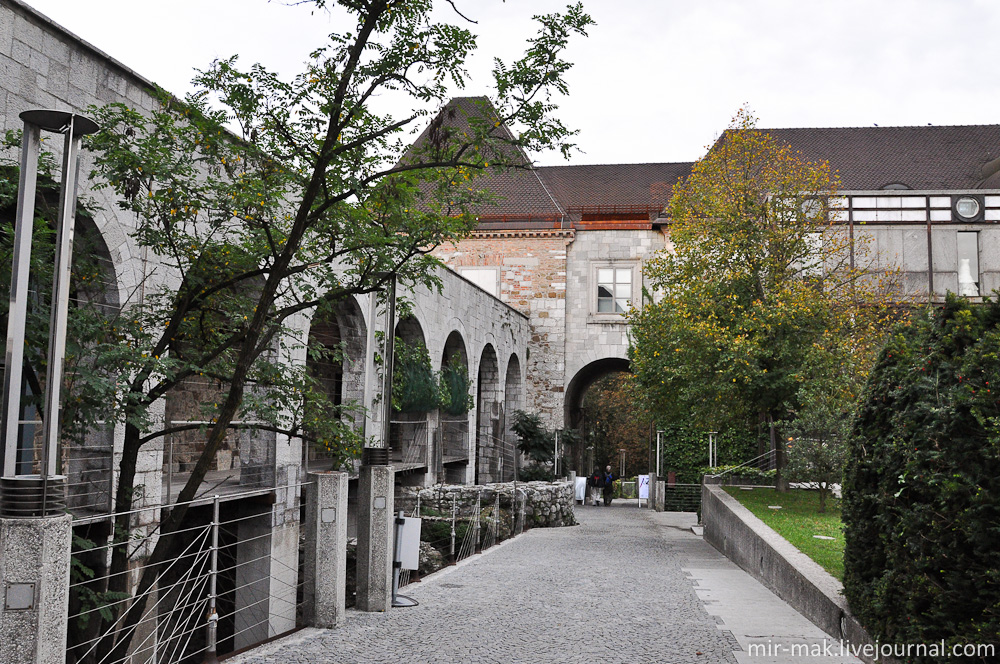 Сейчас в замке размещается: постоянная экспозиция, посвящённая истории Любляны, картинная галерея, кафе и смотровая площадка. Любляна, Словения