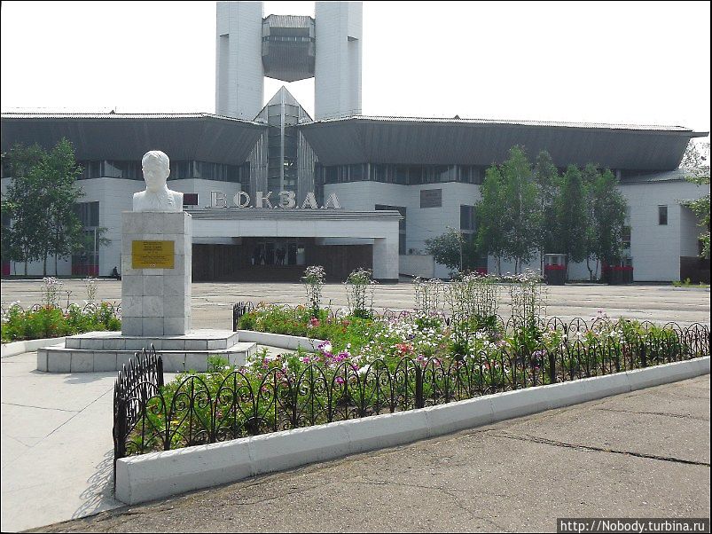 Вокзал и привокзальная площадь. Вокзал и привокзальная площадь.