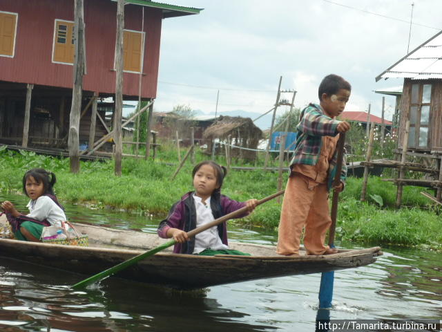 Озеро Инле и подставные падаунги Озеро Инле, Мьянма Озеро Инле и подставные падаунги Озеро Инле, Мьянма