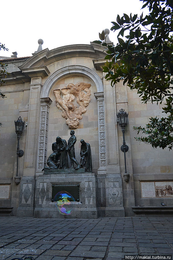 Стена Епископальной церкви. Стена Епископальной церкви.