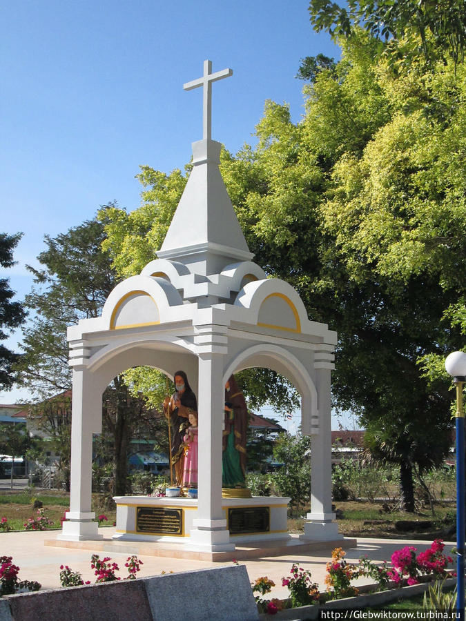 Посещение церкви св.Анны Накхон-Пханом, Таиланд
