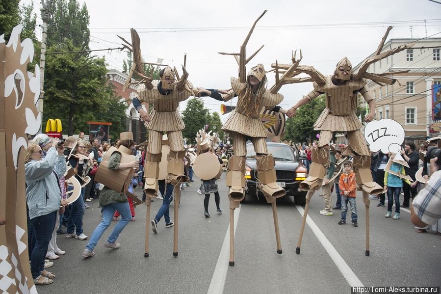 Парад уличных театров в Воронеже Воронеж, Россия Парад уличных театров в Воронеже Воронеж, Россия
