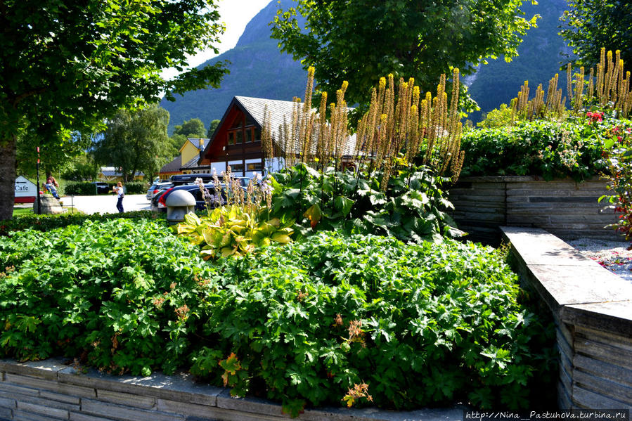 Уютный курортный городок Эйдфьорд Эйдфьорд, Норвегия