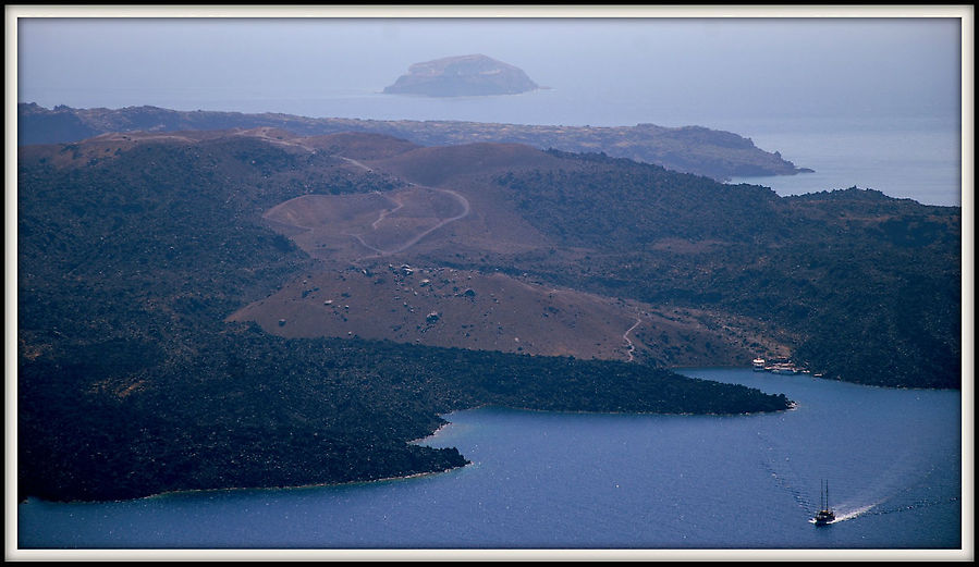 Экзотичное купание и три необитаемых острова Санторини Остров Санторини, Греция
