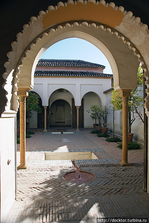 В дворце Насридов В дворце Насридов