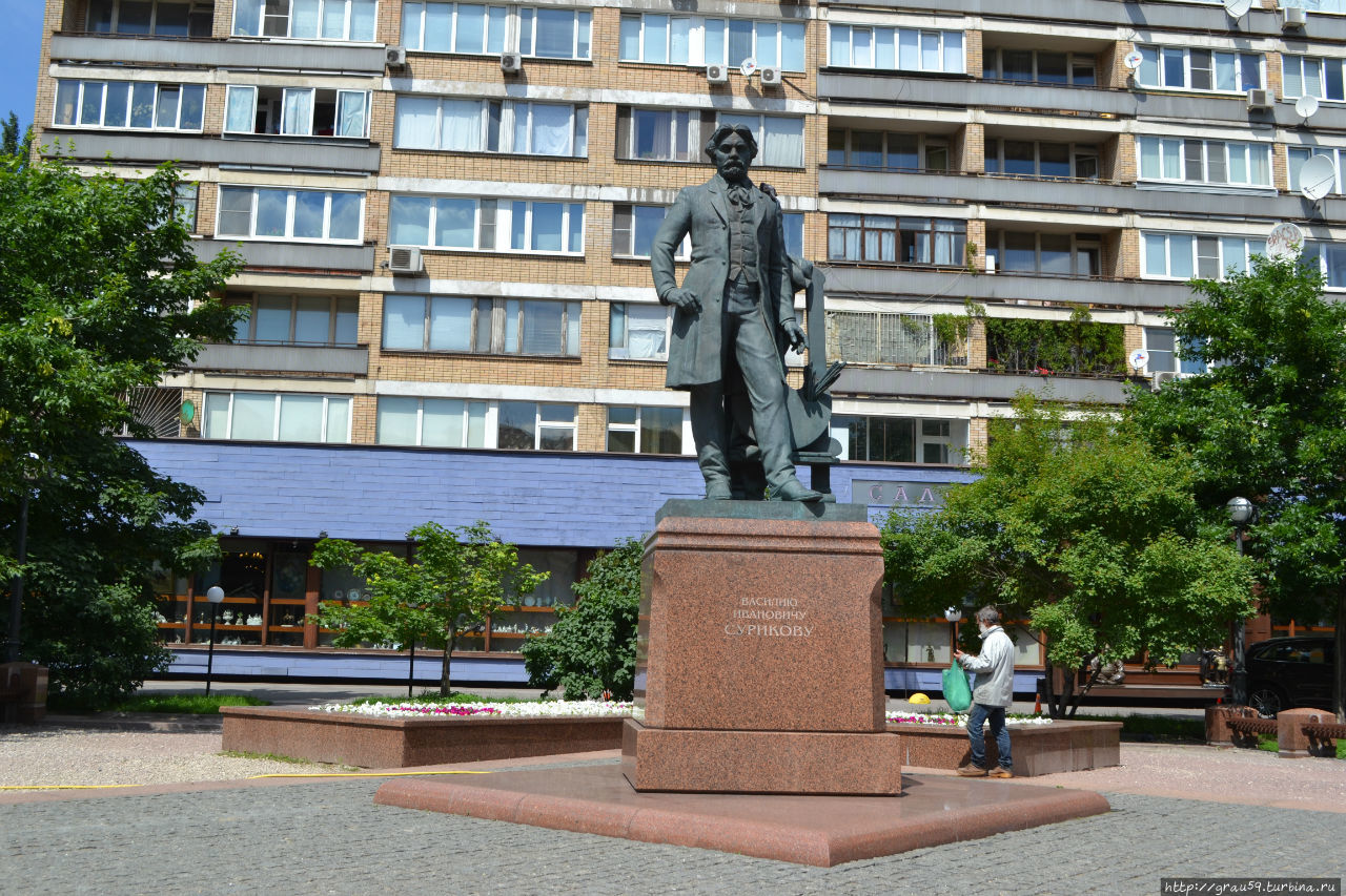 Памятник Сурикову / Monument To Surikov