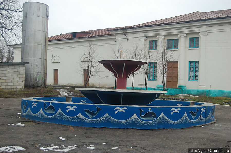 Фонтан у кинотеатра Фонтан у кинотеатра