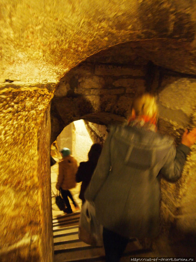 С другой стороны храма — пещера святого Иеронима. Вифлеем, Палестина