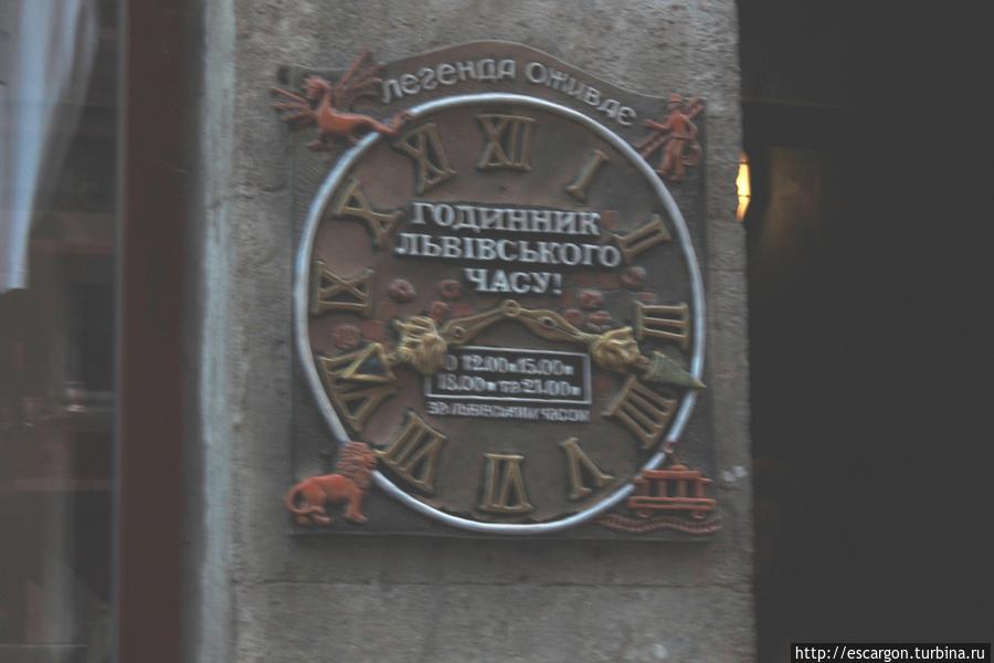 Часики на входе... Львов, Украина