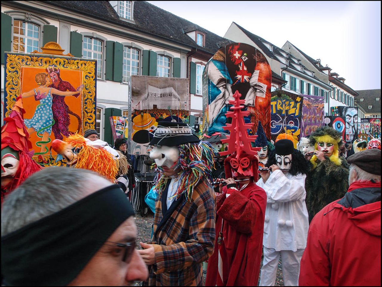 Фонари карнавального Базеля Базель, Швейцария Фонари карнавального Базеля Базель, Швейцария