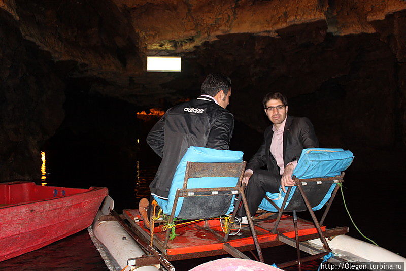 Али-Садр, два километра на лодке по подземному озеру Хамадан, Иран