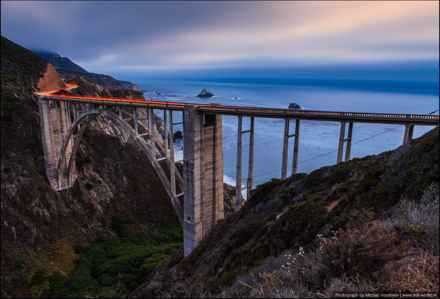 Еще одна достопримечательность этой дороги — мост Bixby Creek Bridge считается одним из самых известных мостов мира. Сан-Франциско, CША