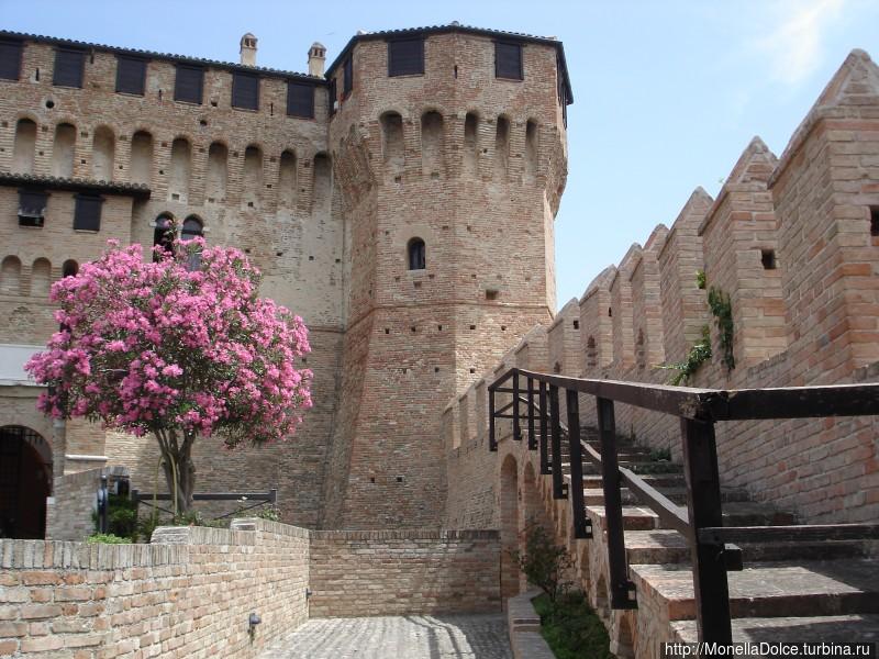 Крепость Градара — 2013 Градара, Италия Крепость Градара — 2013 Градара, Италия