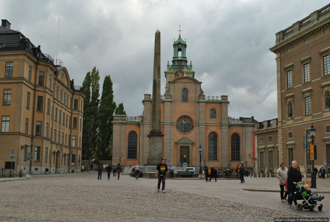 Стоя лицом к Стурчюркан, по левую руку обнаружите здание Финской церкви Стокгольм, Швеция