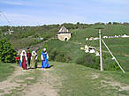 Участники в средневековых костюмах.