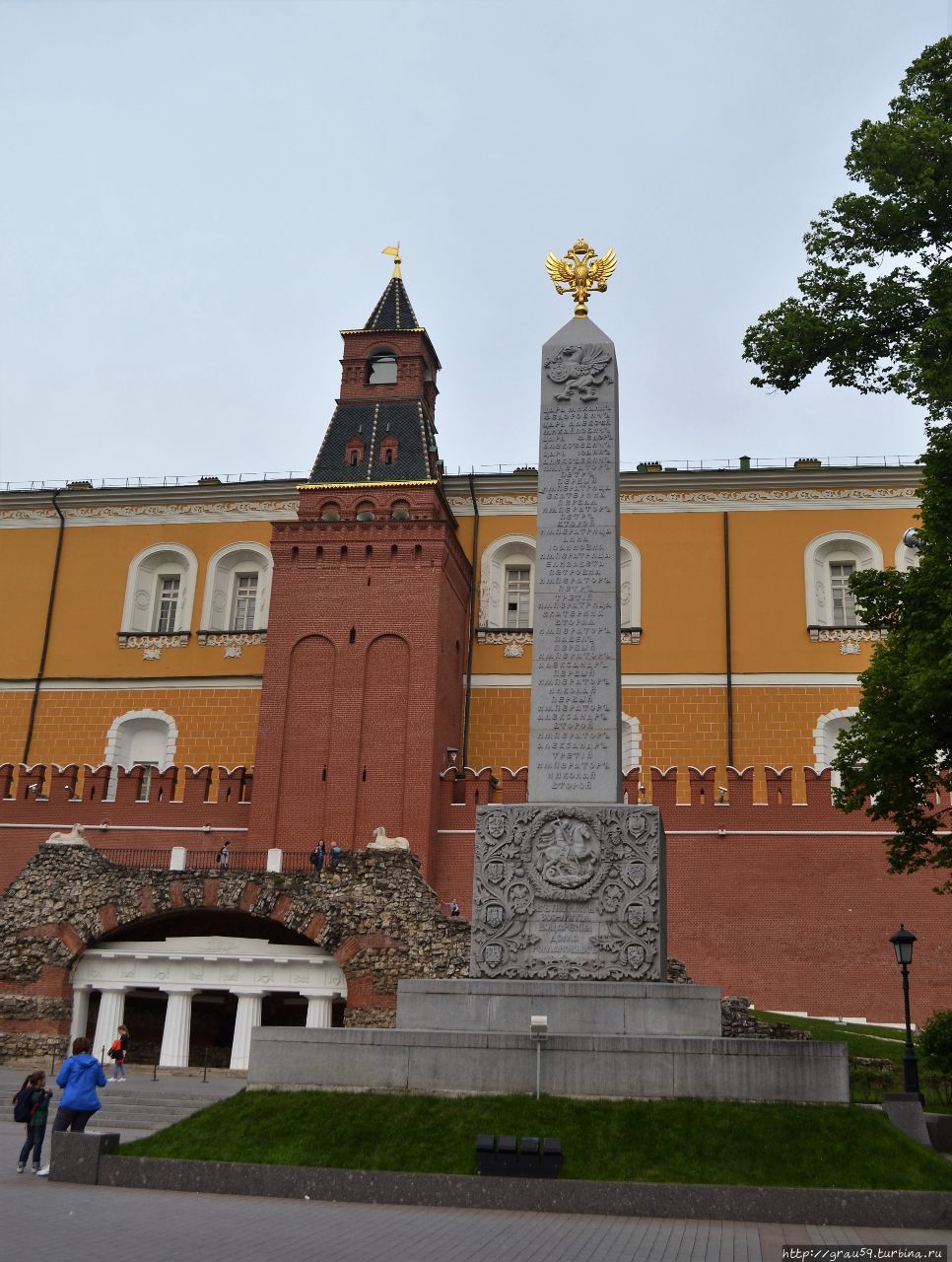 Памятник-обелиск в Александровском саду / Monument obelisk in the Alexander garden