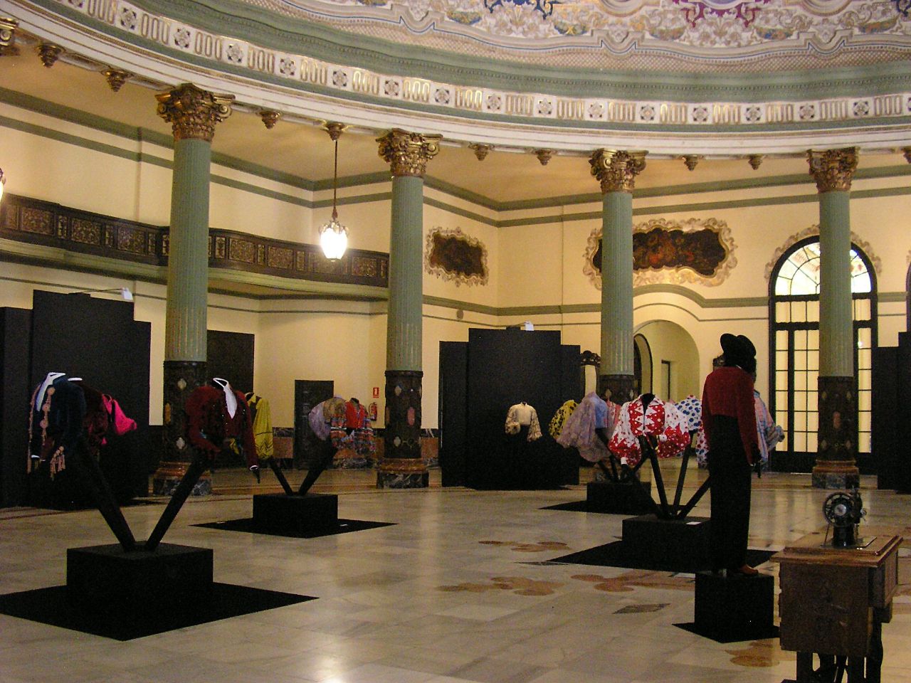 Жара была, жара плыла, в Севилье было это Севилья, Испания Жара была, жара плыла, в Севилье было это Севилья, Испания