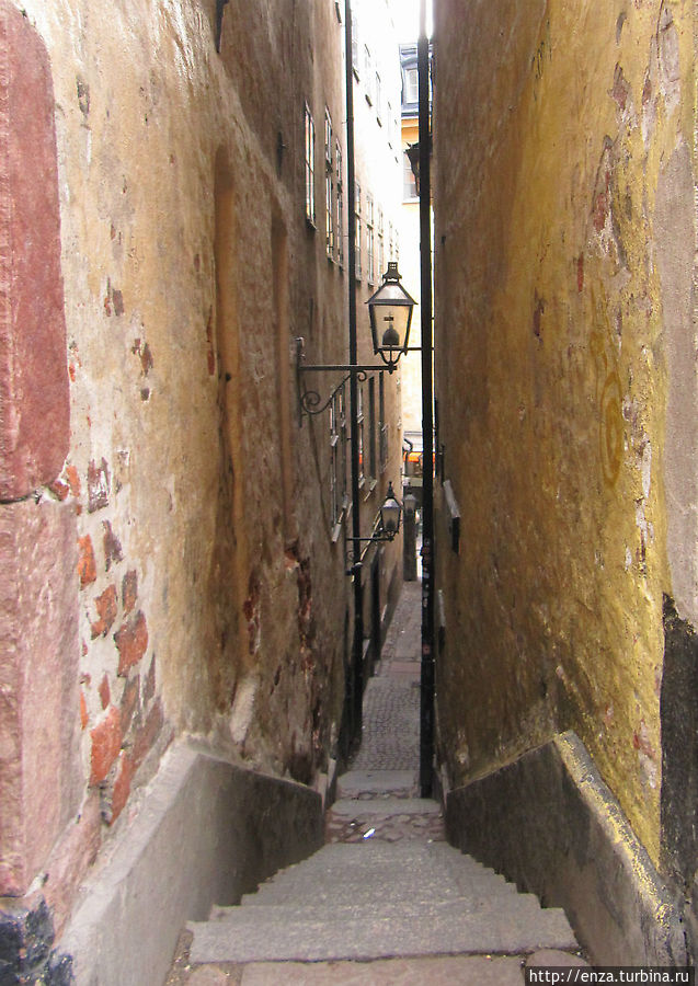 Самая узкая улица Стокгольма — Marten Trotzigs Grand. Самая узкая улица Стокгольма — Marten Trotzigs Grand.